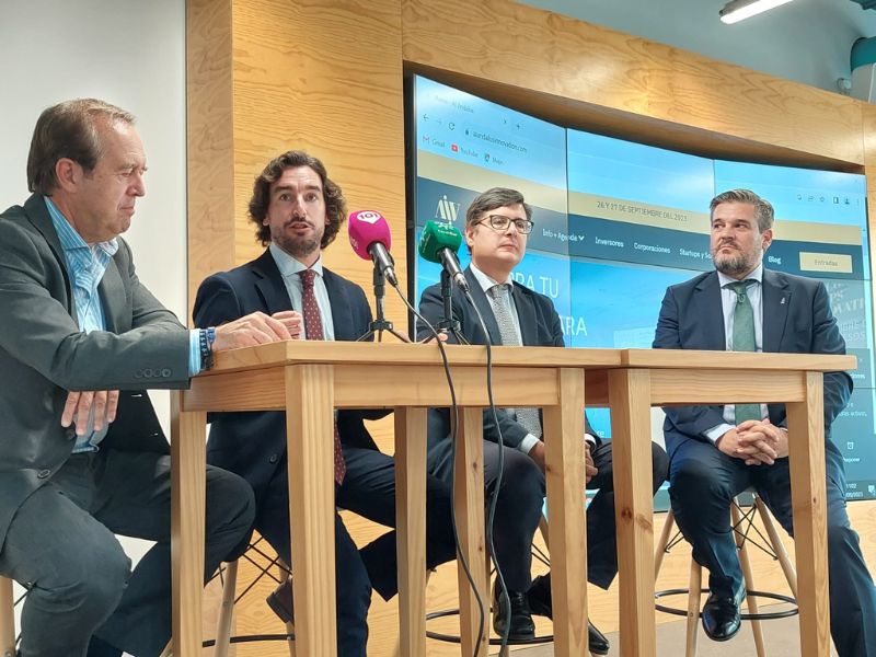 Presentación de AAIV 2023 habla el Dtor Gral Emprendimiento Junta Andalucia